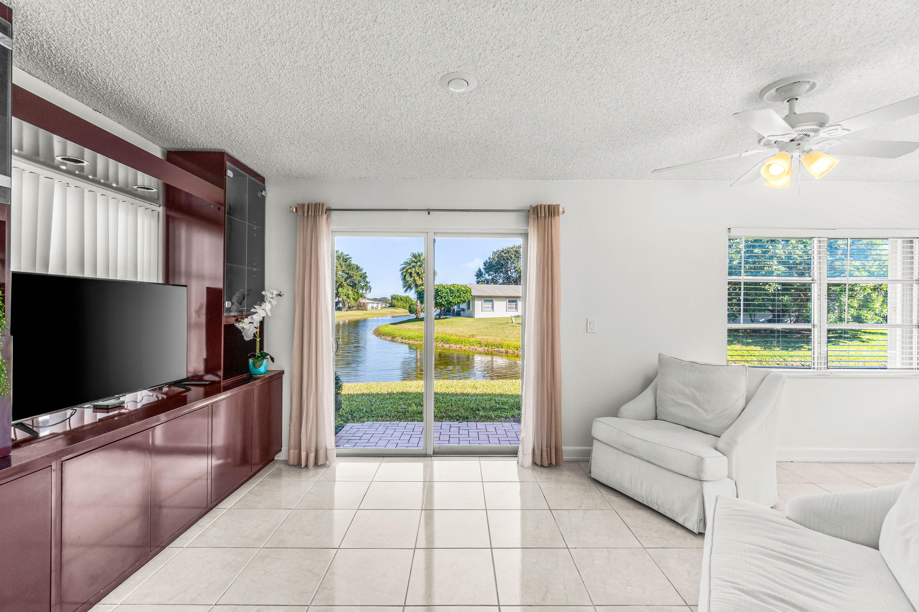 DELRAY VILLAS 5 - Residential