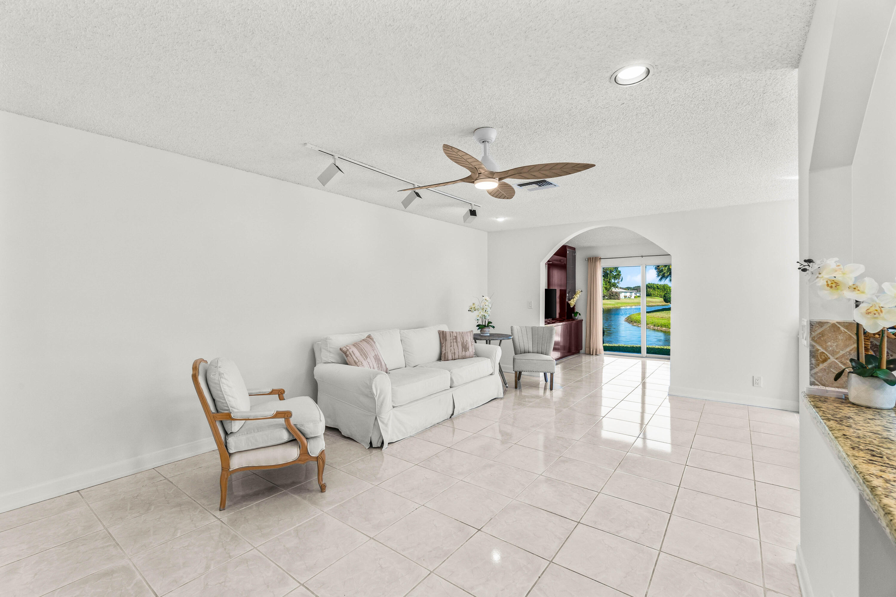 DELRAY VILLAS 5 - Residential