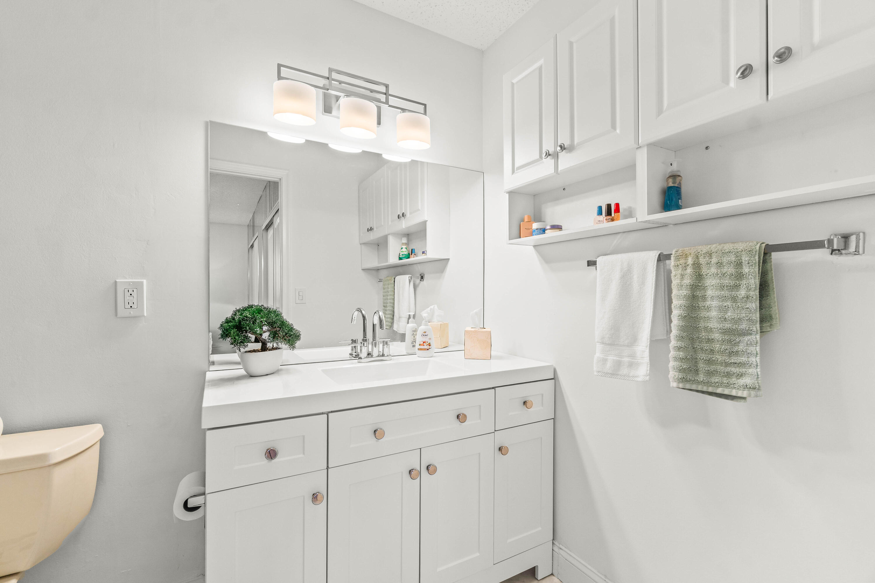 DELRAY VILLAS 5 - Residential