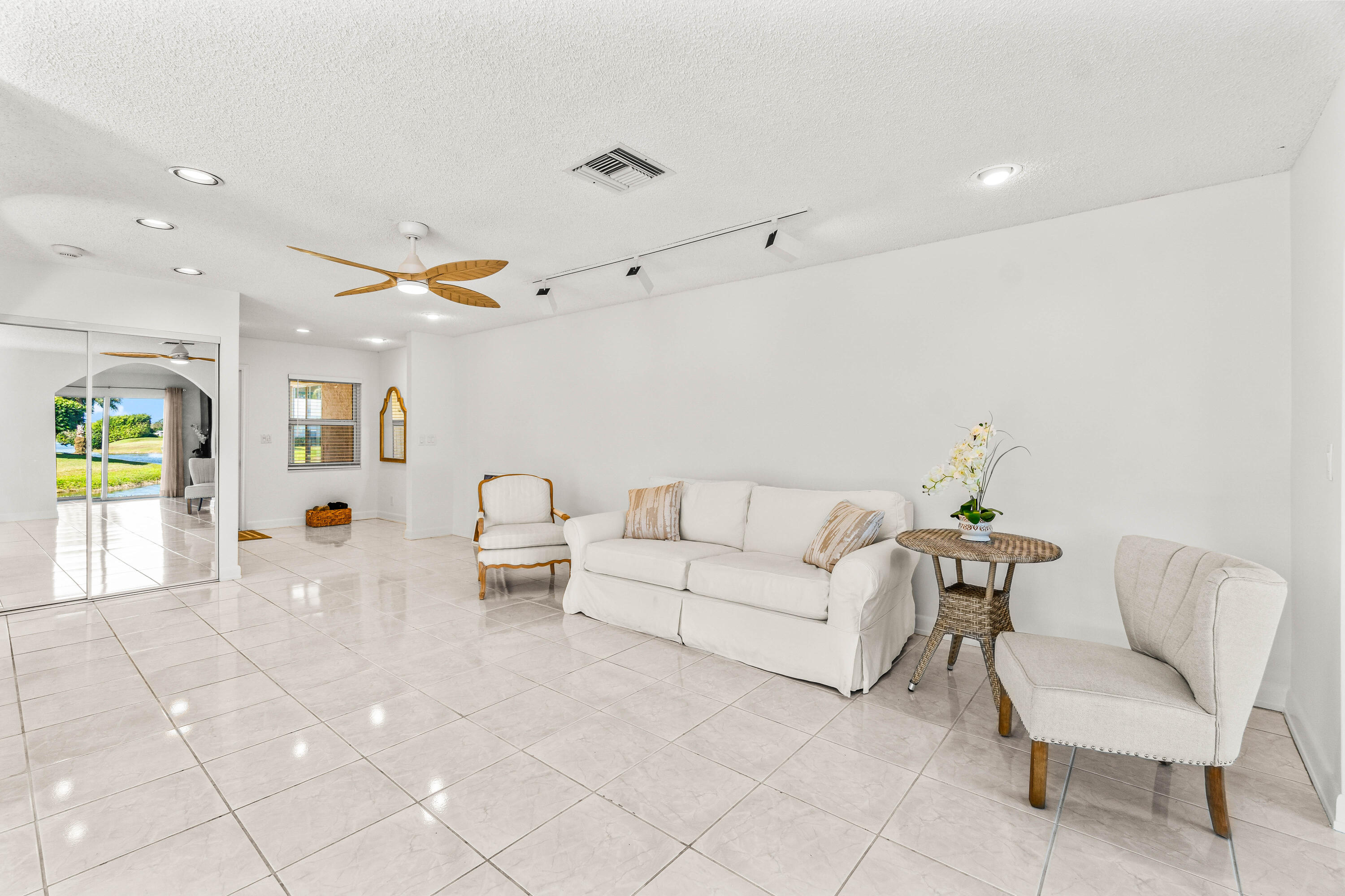 DELRAY VILLAS 5 - Residential