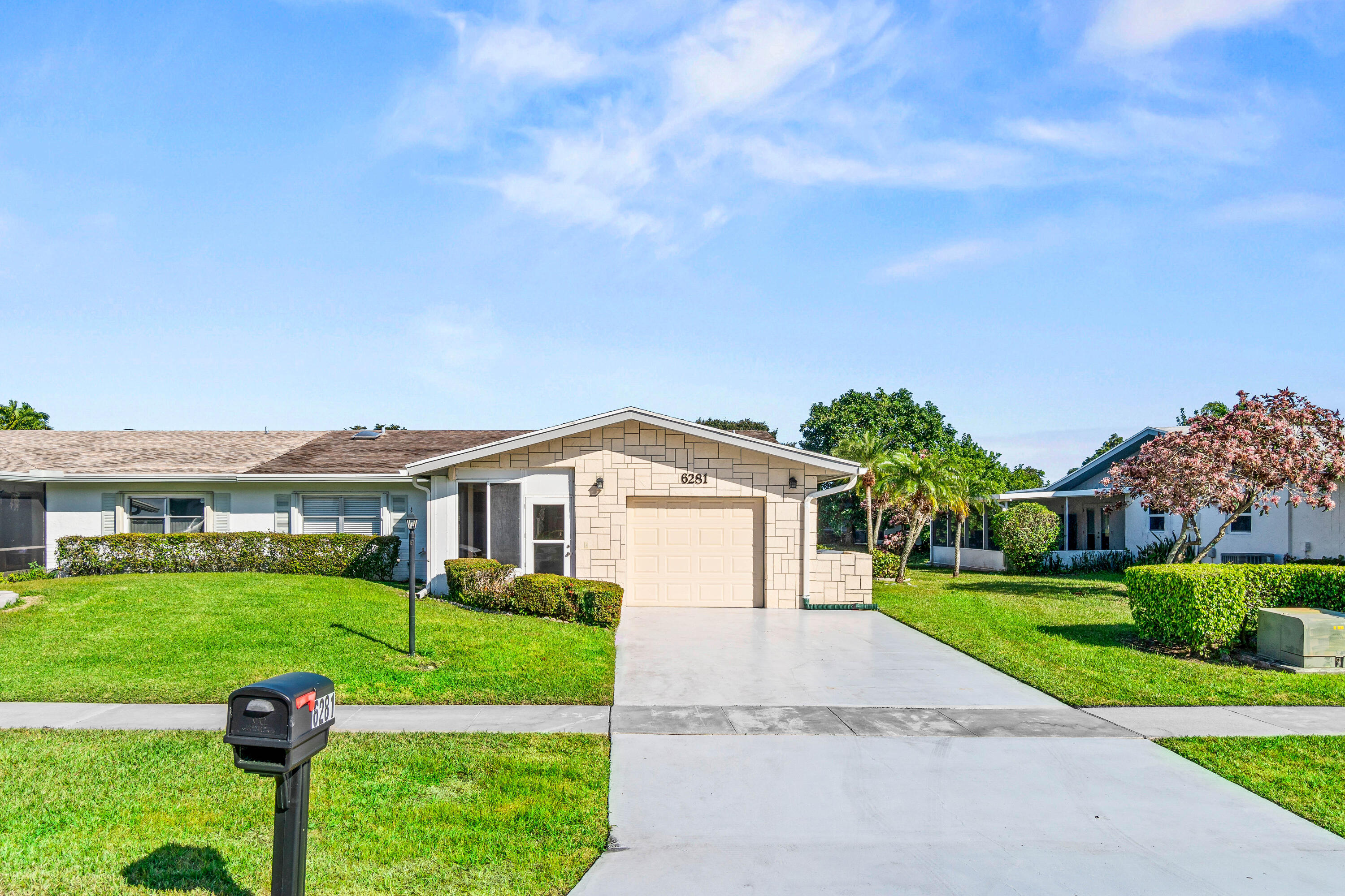 DELRAY VILLAS 5 - Residential