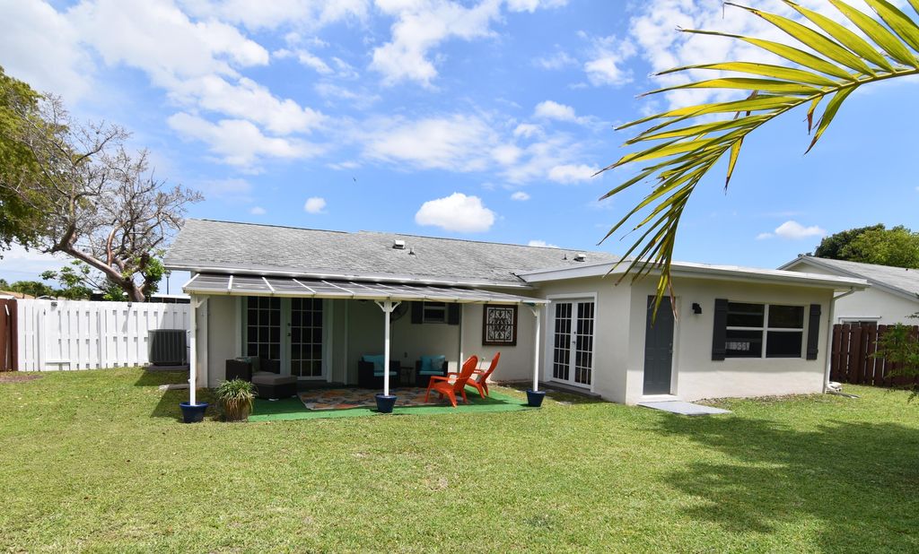 Photo of 9731 Richmond Circle, Boca Raton, FL 33434 (MLS # B26019897)