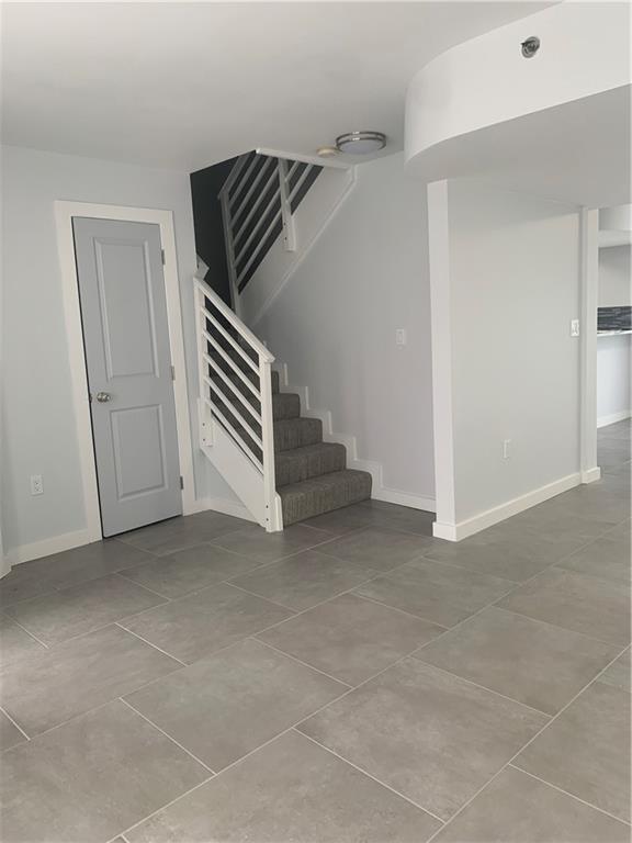 Bonaventure 82-43 B - Residential Lease