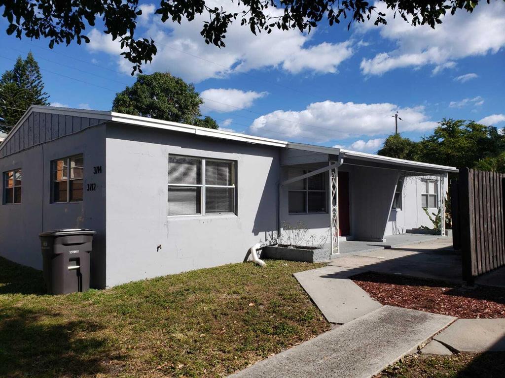 Spacious and clean 2/1 apartment centrally located close to I95, downtown, and the beach. Easy and fast application process. Move in ready.