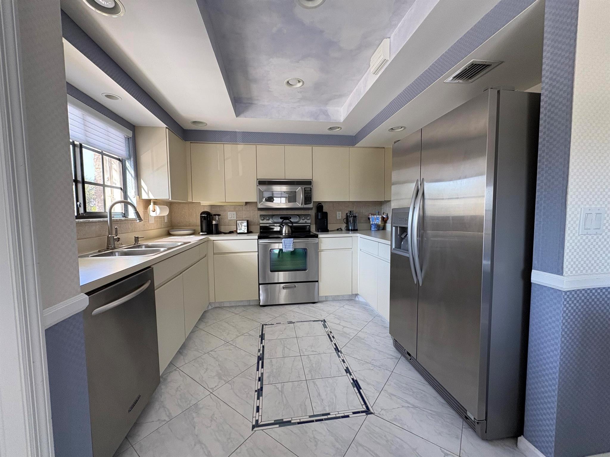 GLENEAGLES CONDO III - Residential Lease