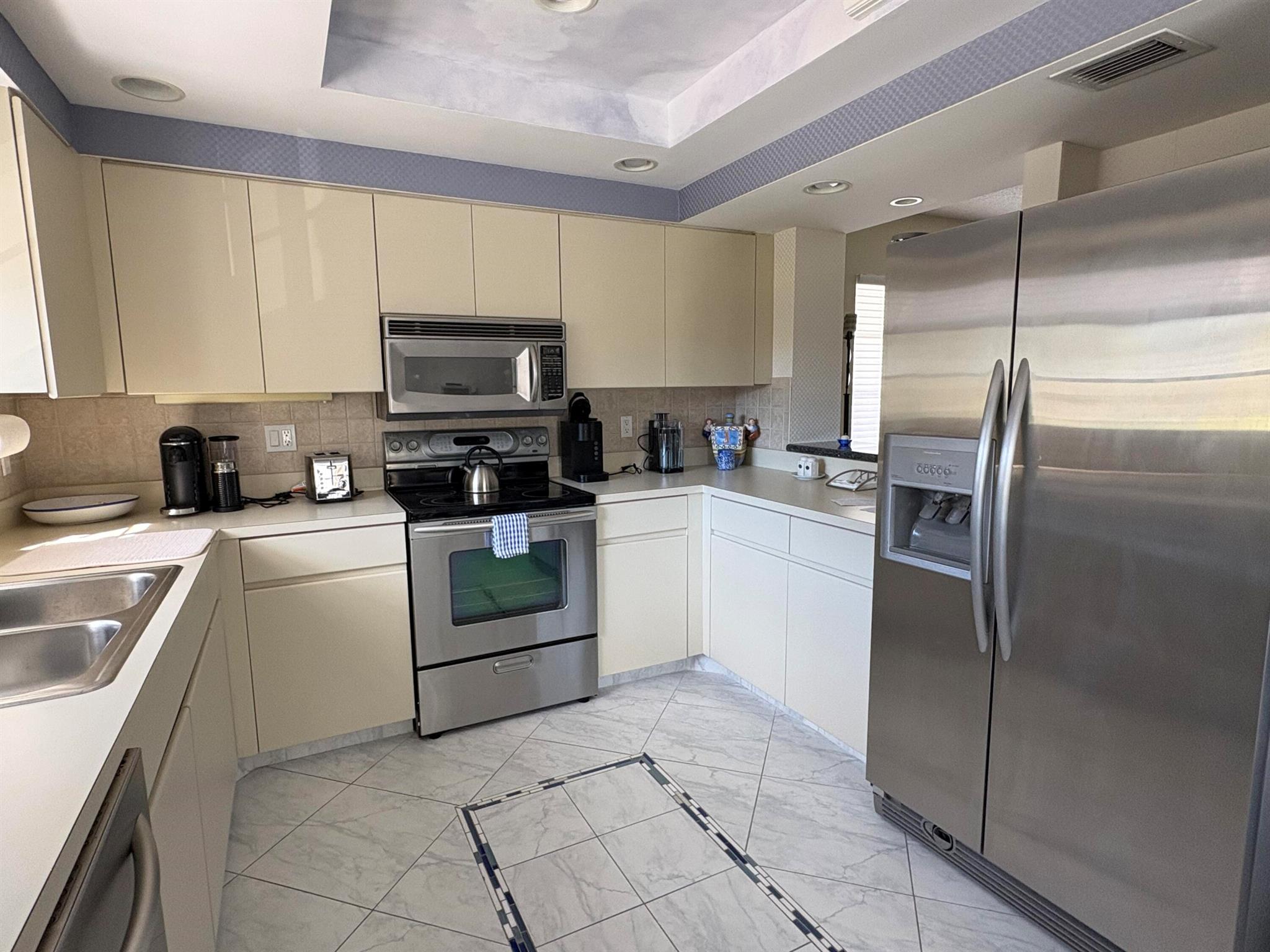 GLENEAGLES CONDO III - Residential Lease