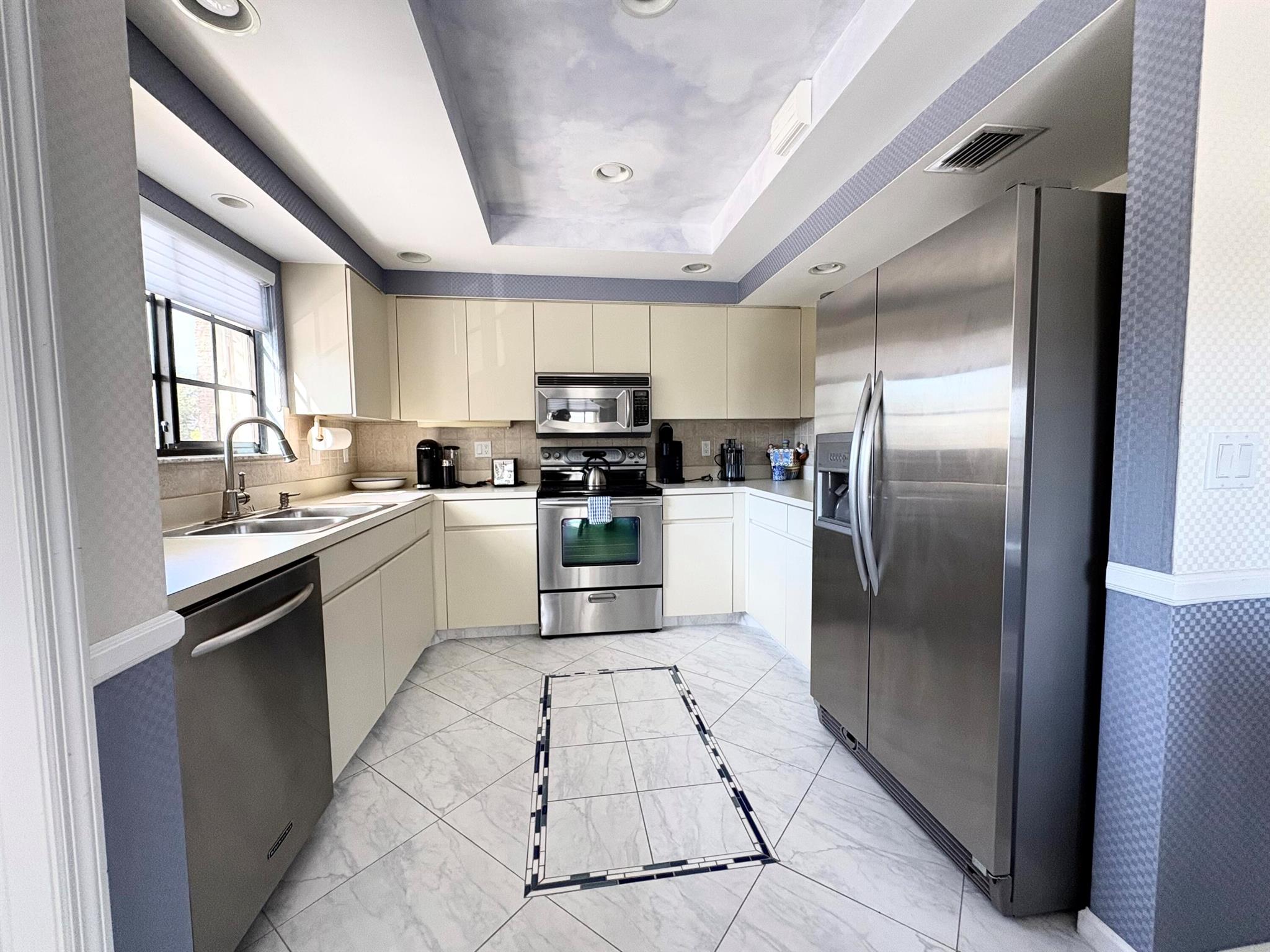 GLENEAGLES CONDO III - Residential Lease