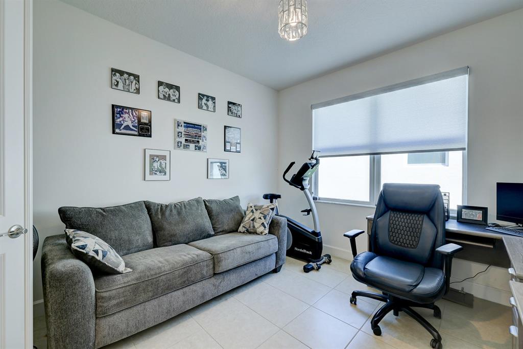 VALENCIA CAY/RIVERLAND - Residential