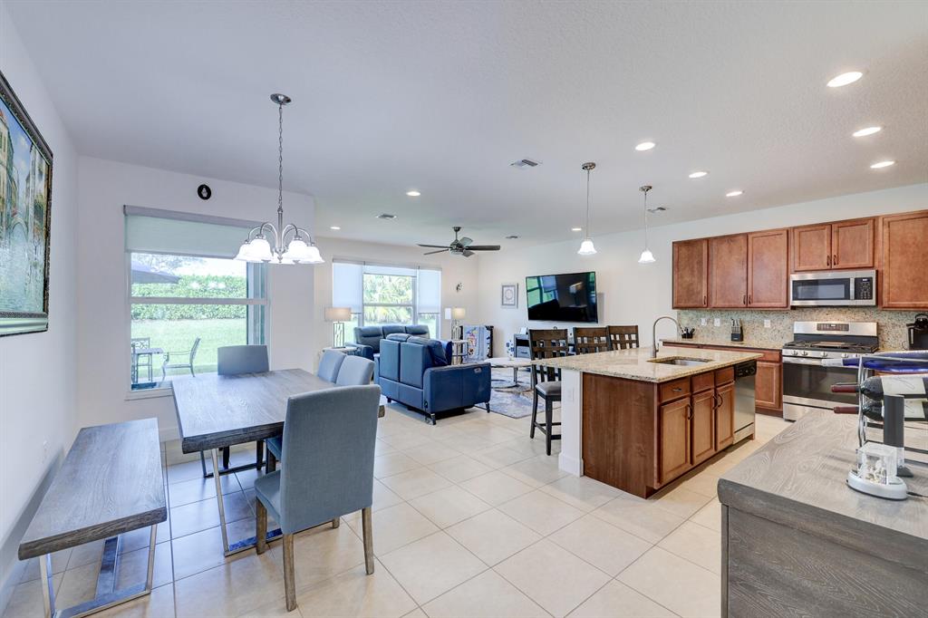 VALENCIA CAY/RIVERLAND - Residential