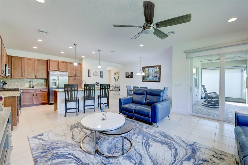 VALENCIA CAY/RIVERLAND - Residential