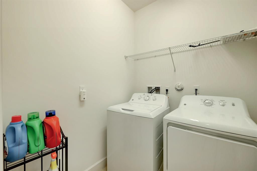 VALENCIA CAY/RIVERLAND - Residential