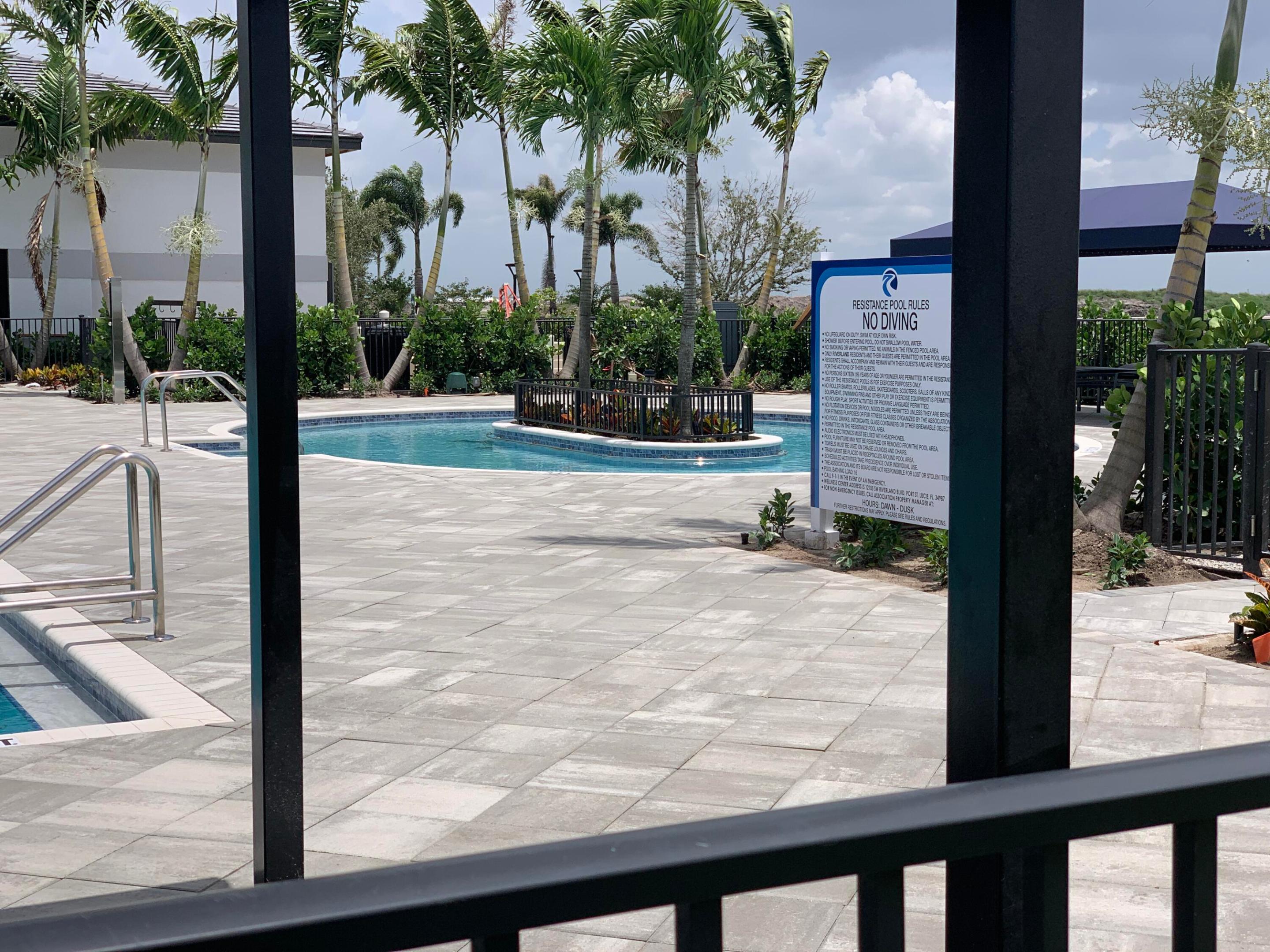 VALENCIA CAY/RIVERLAND - Residential