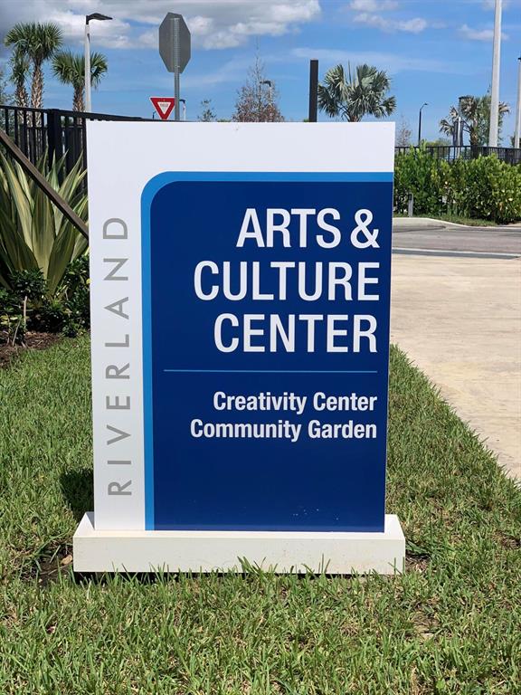 VALENCIA CAY/RIVERLAND - Residential