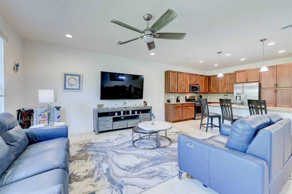 VALENCIA CAY/RIVERLAND - Residential