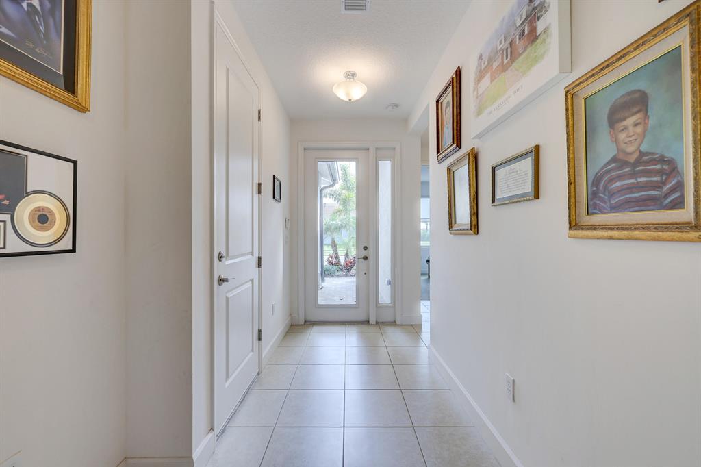 VALENCIA CAY/RIVERLAND - Residential