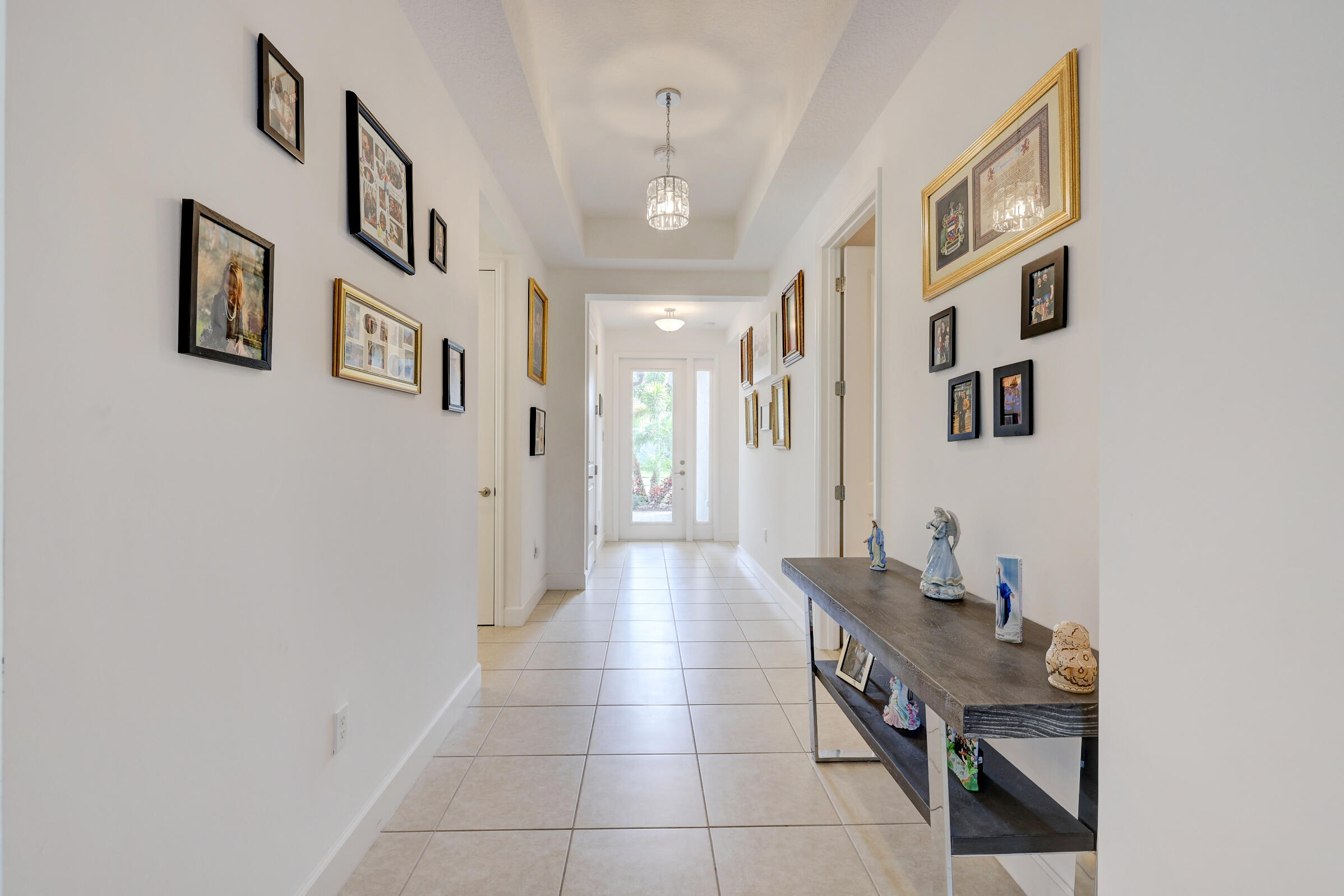 VALENCIA CAY/RIVERLAND - Residential