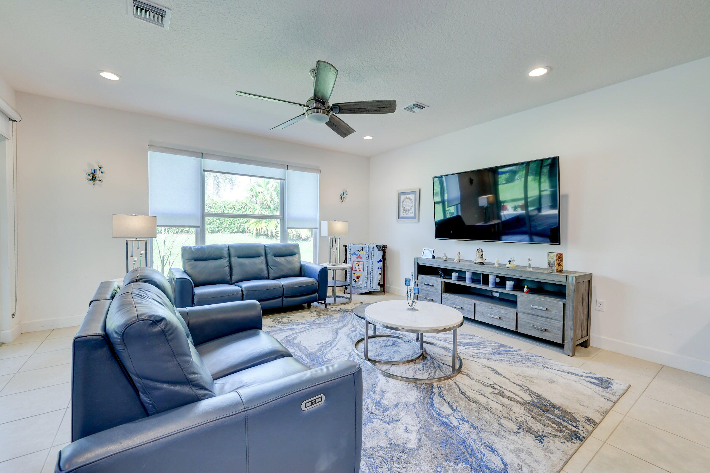 VALENCIA CAY/RIVERLAND - Residential