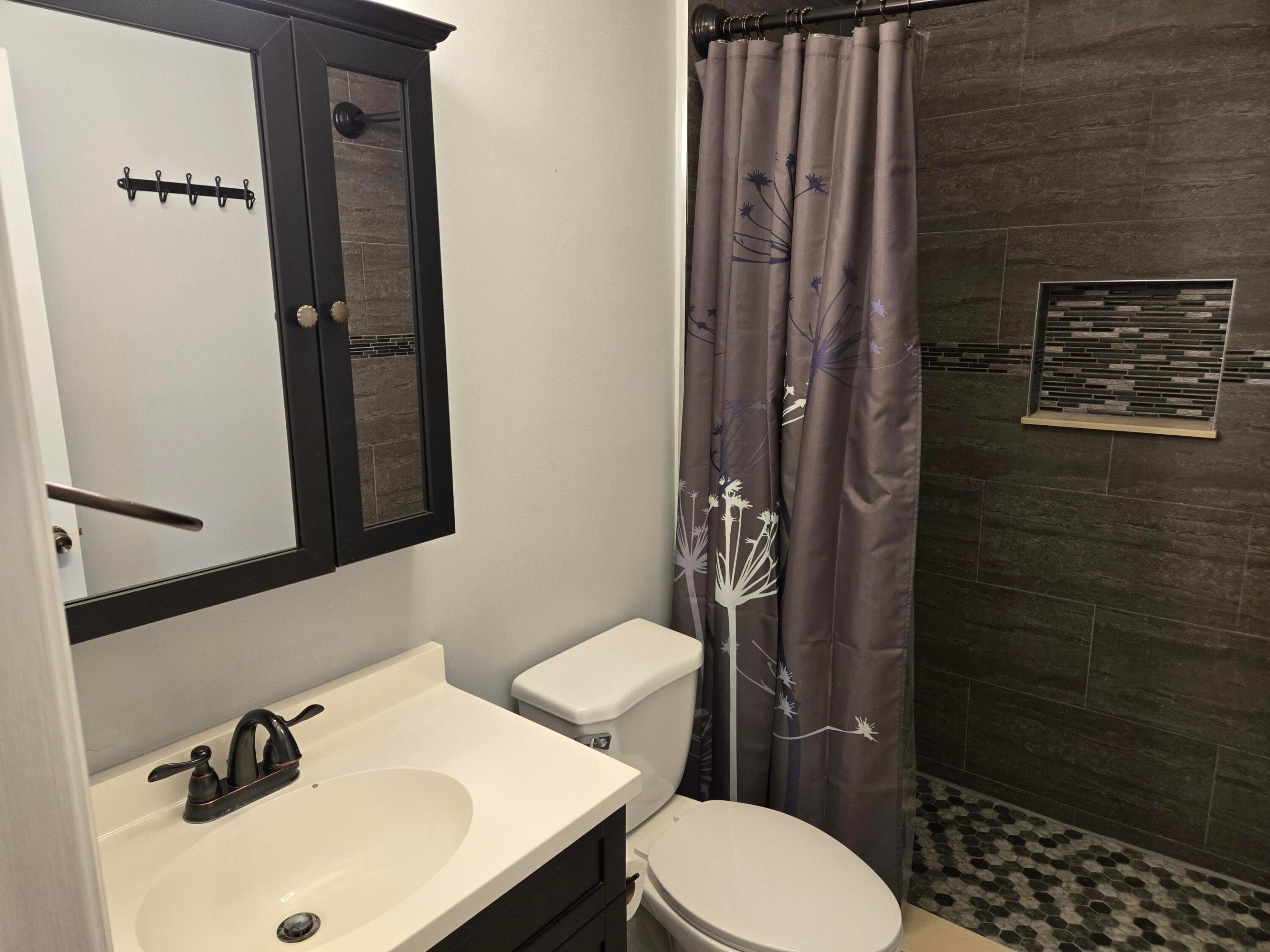 LAKE ISLAND - Residential