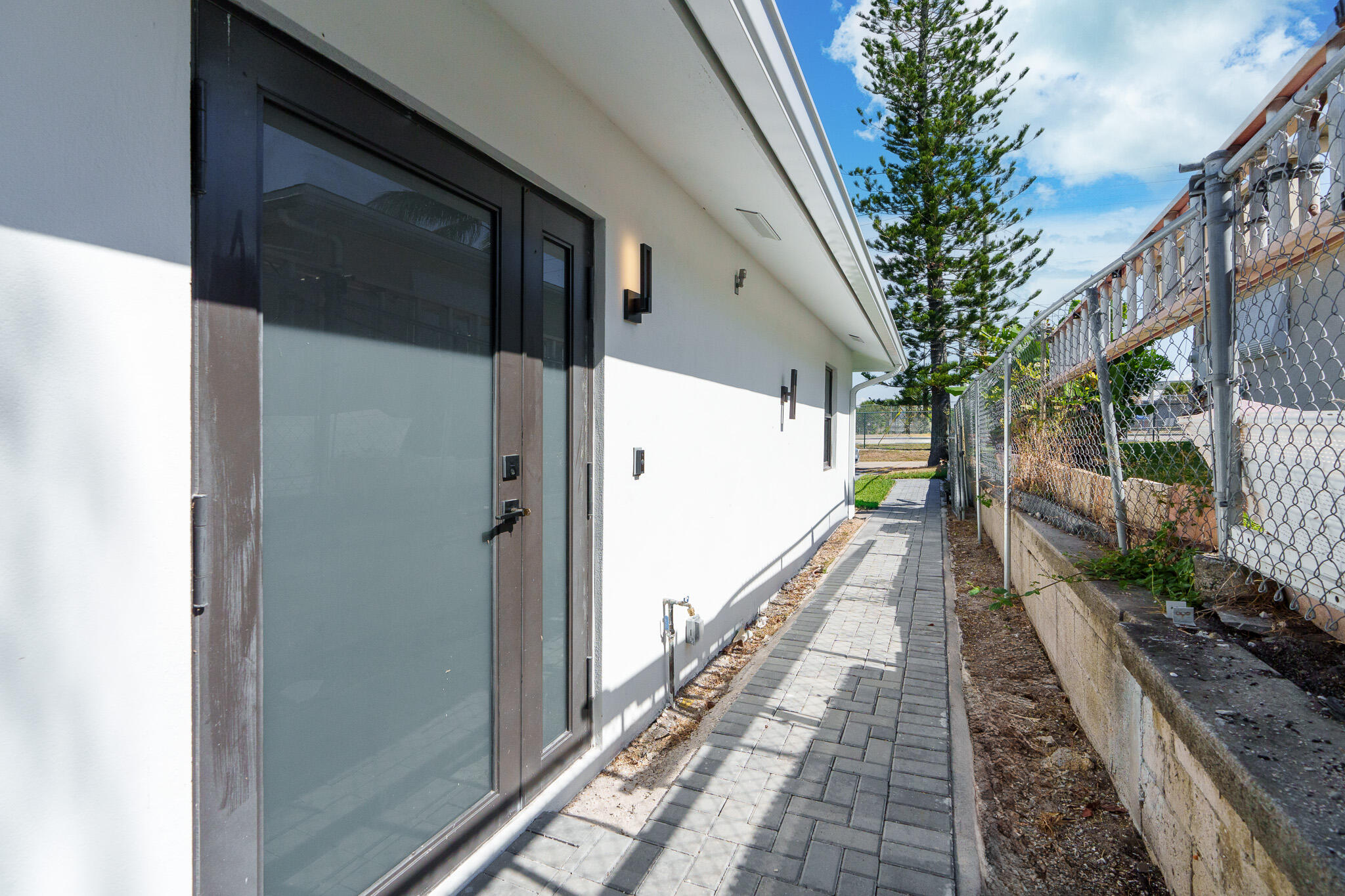 303 De Carie Street