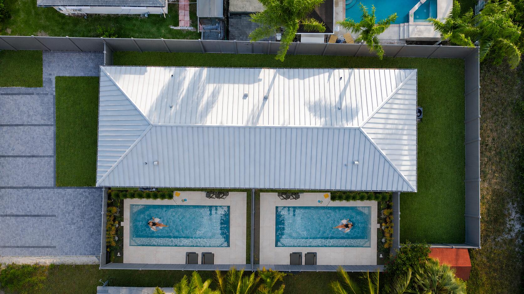 303 De Carie Street