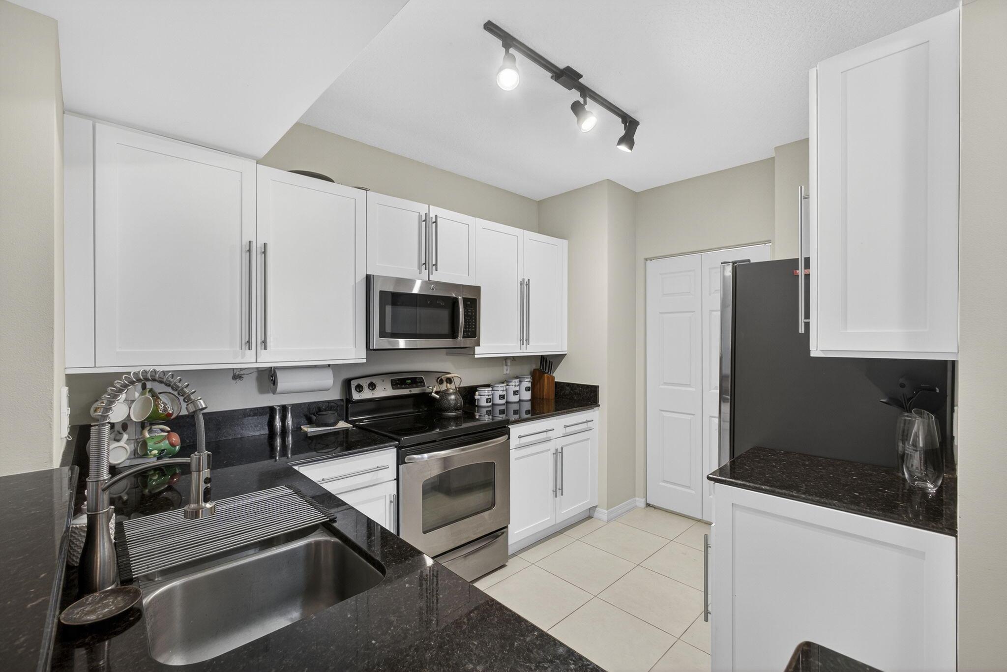 RESIDENCES AT MIDTOWN CON - Residential