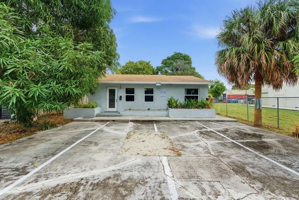 Photo of 1312 NE 5th Avenue, Fort Lauderdale, FL 33304 (MLS # F10545281)
