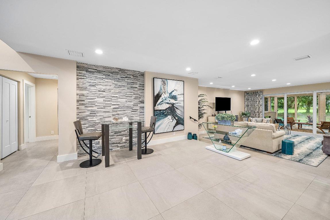 OAKS AT HUNTERS RUN CONDO - Residential