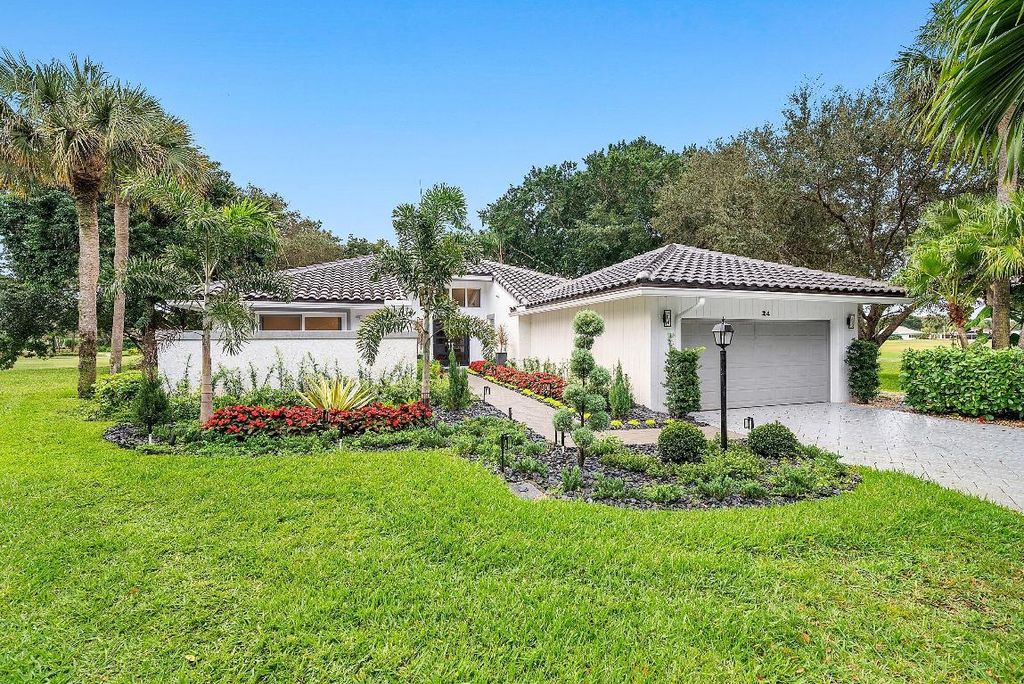 Photo of 24 Oaks Lane, Boynton Beach, FL 33436 (MLS # R11154256)