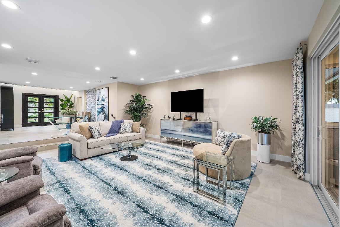 OAKS AT HUNTERS RUN CONDO - Residential