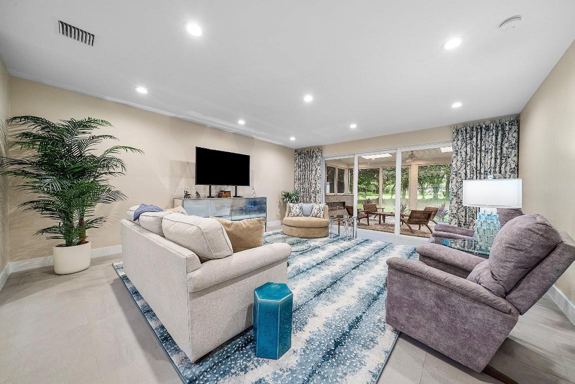 OAKS AT HUNTERS RUN CONDO - Residential