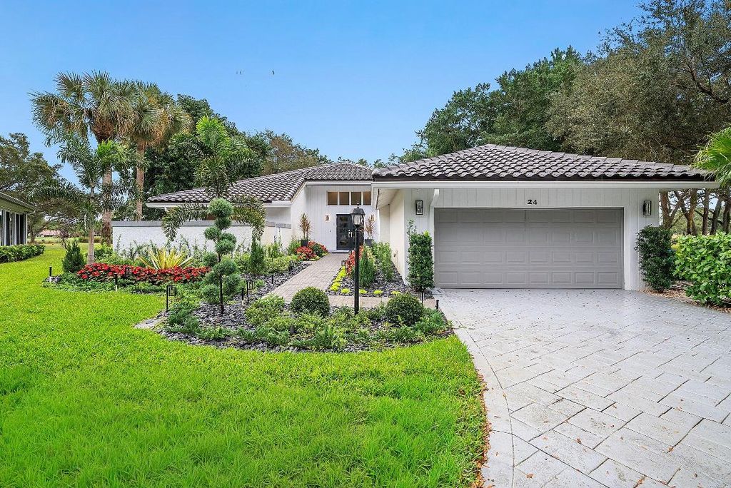 Photo of 24 Oaks Lane, Boynton Beach, FL 33436 (MLS # R11154256)