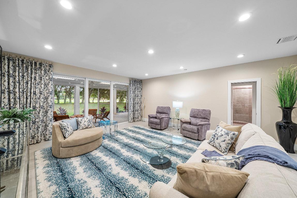 OAKS AT HUNTERS RUN CONDO - Residential