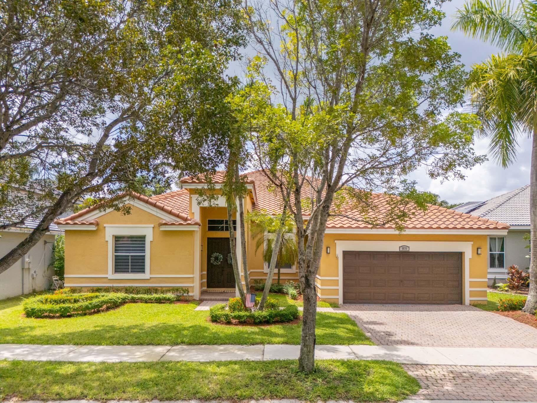 1635 Blue Jay Circle