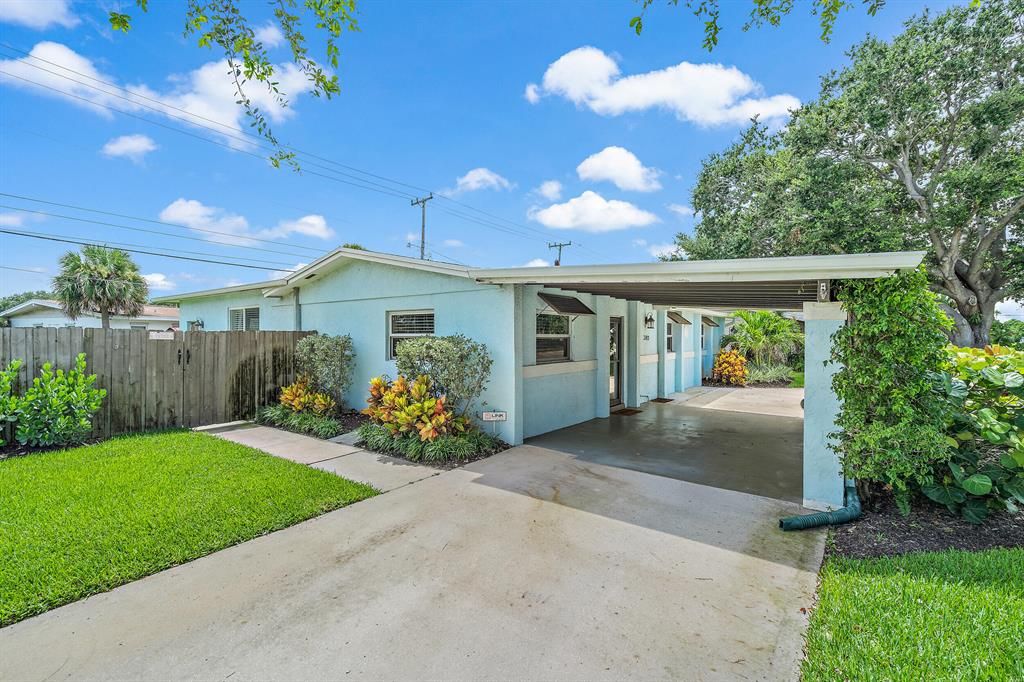 Photo of 340 Lighthouse Drive Dr, Palm Beach Gardens, FL 33410 (MLS # R10747899)