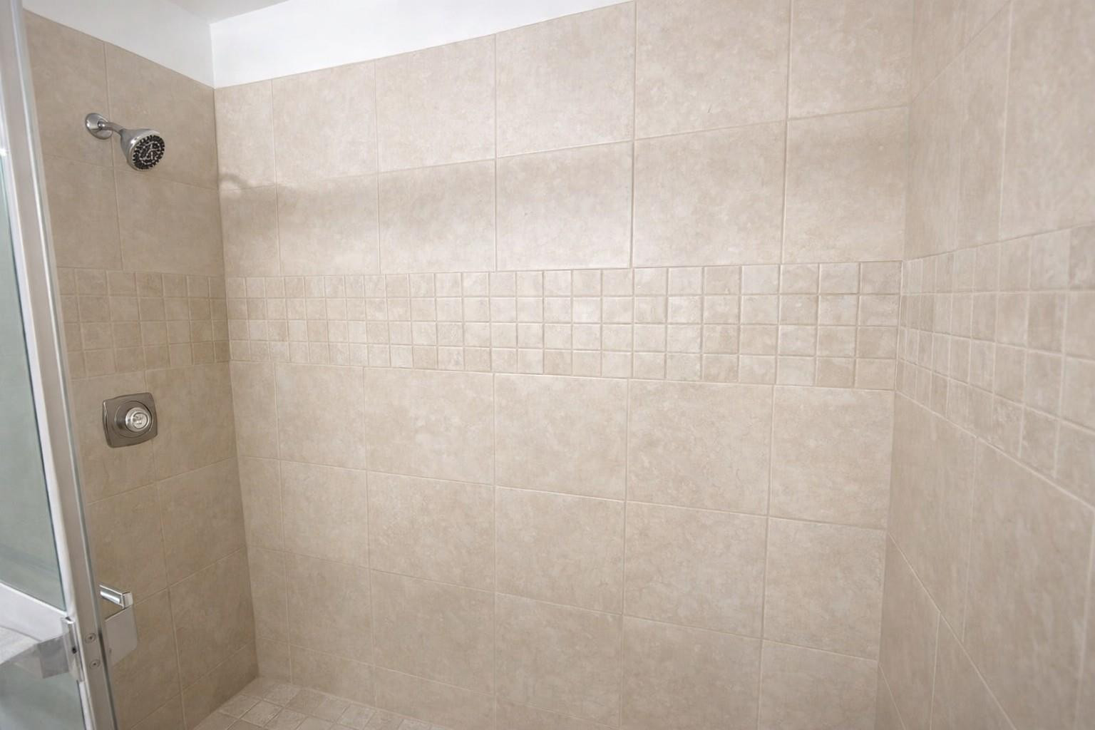 SOUTH SHORE 4 OF WELLIN - Residential