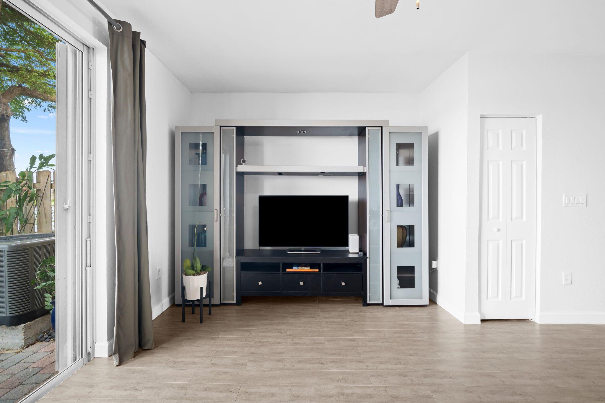 THE SHORES CONDO NO 2 - Residential