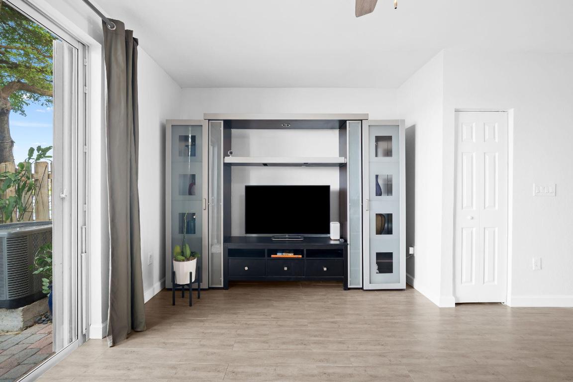 THE SHORES CONDO NO 2 - Residential