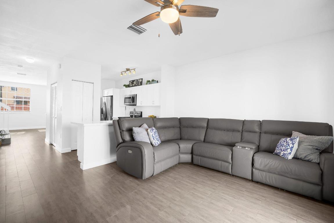 THE SHORES CONDO NO 2 - Residential