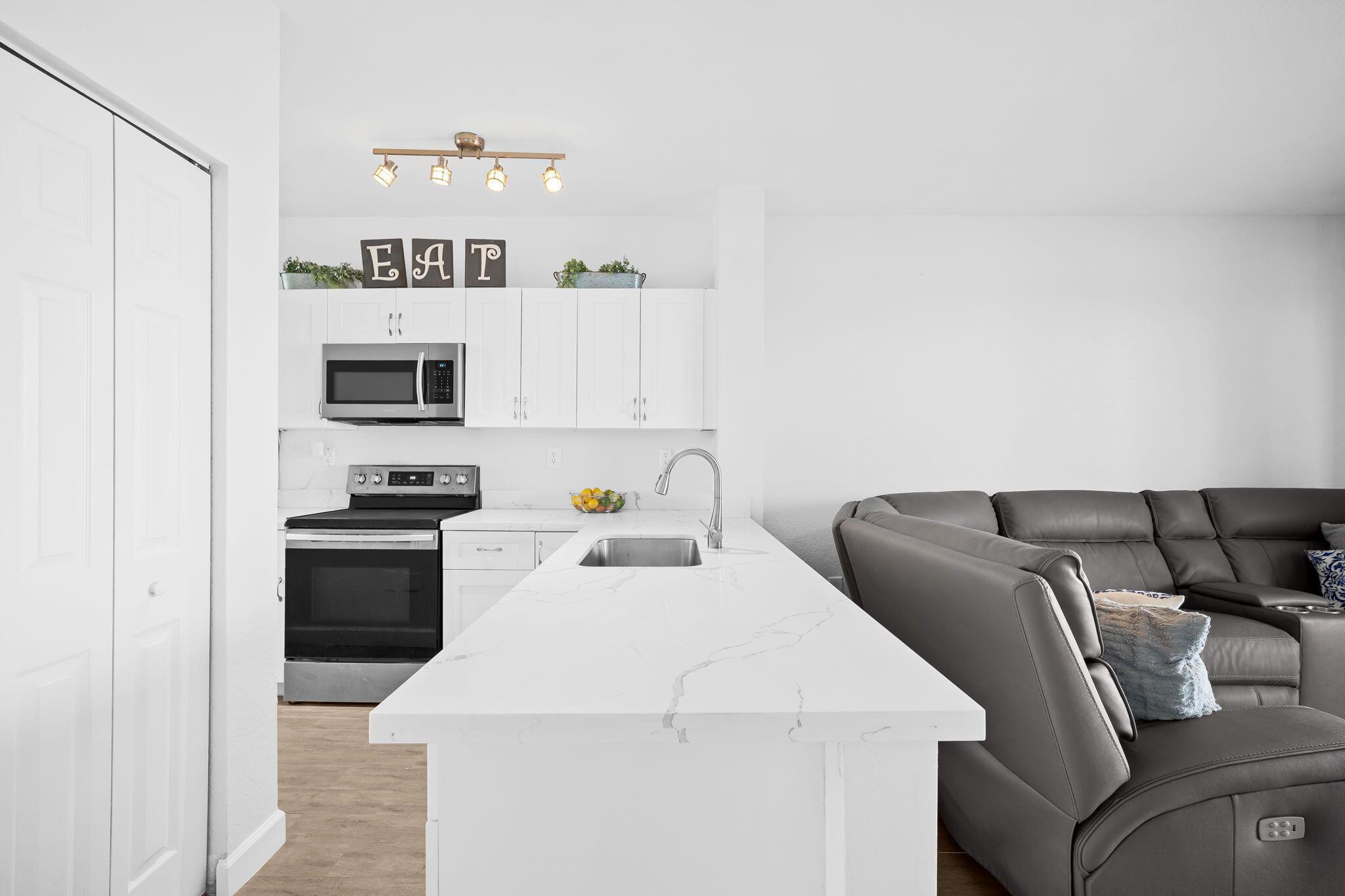 THE SHORES CONDO NO 2 - Residential