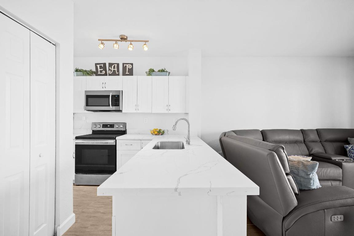 THE SHORES CONDO NO 2 - Residential