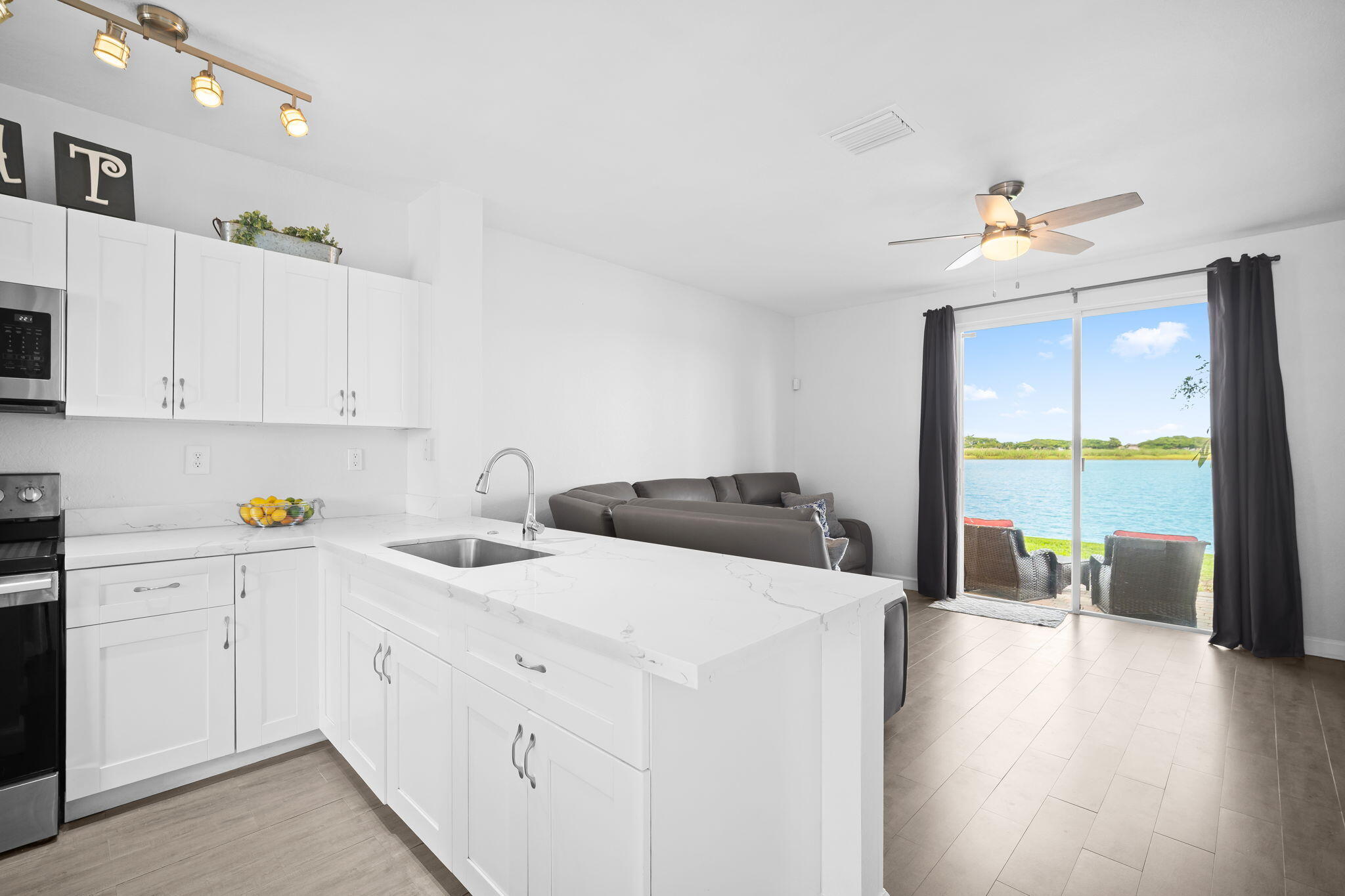 THE SHORES CONDO NO 2 - Residential