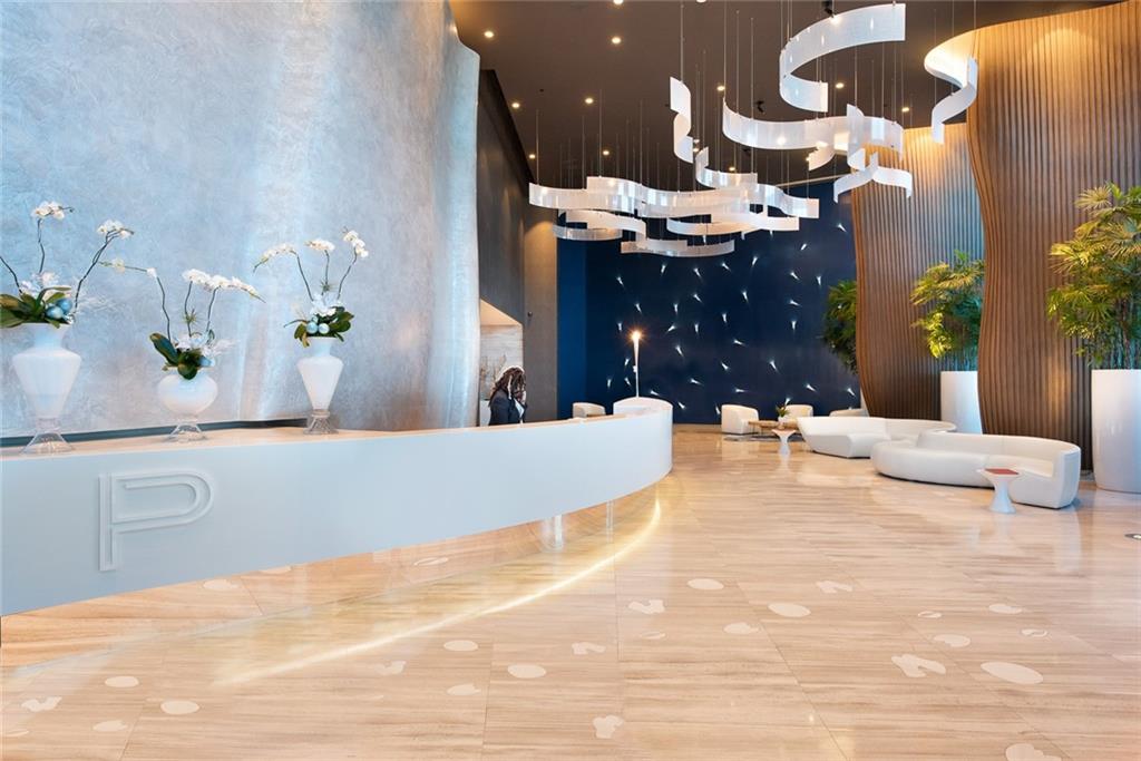 PARAMOUNT - Residential