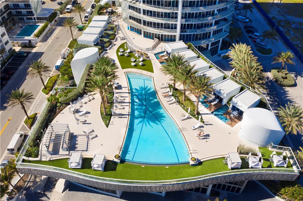 PARAMOUNT - Residential