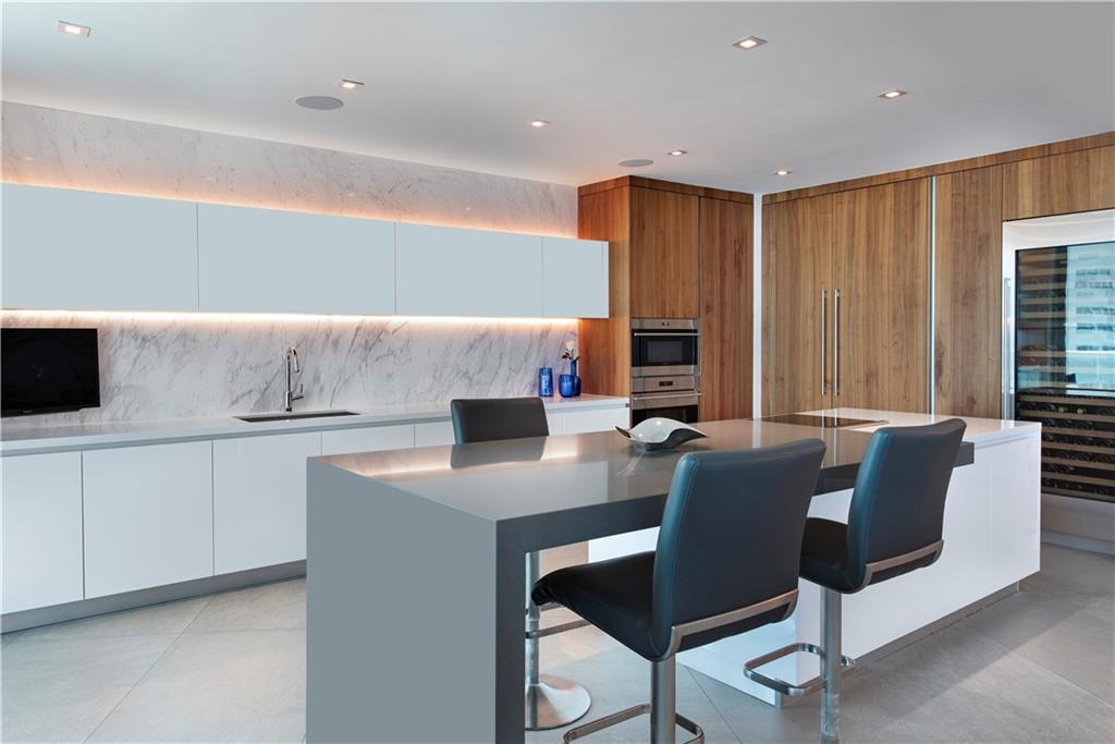 PARAMOUNT - Residential