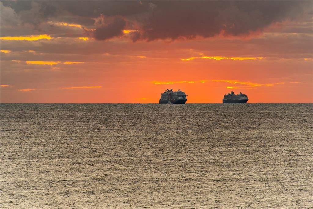 PARAMOUNT - Residential