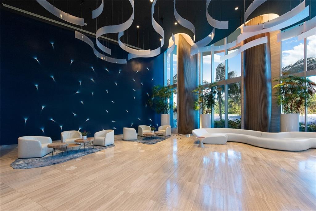 PARAMOUNT - Residential