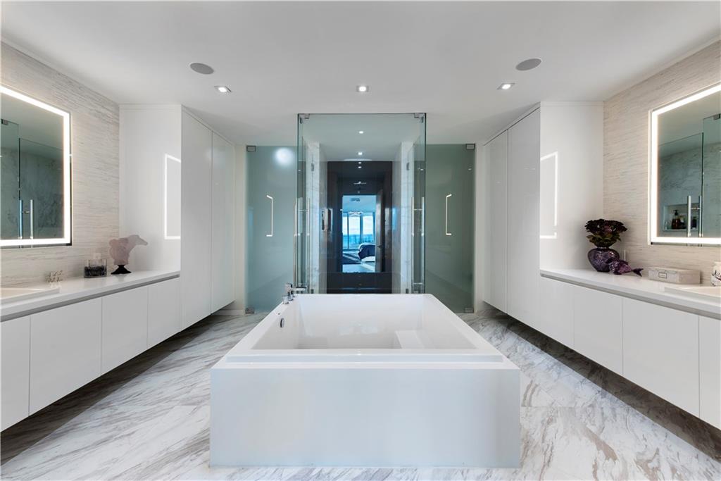 PARAMOUNT - Residential