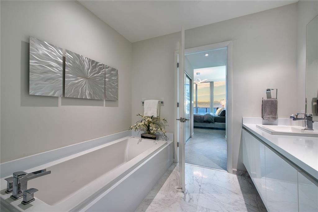 PARAMOUNT - Residential