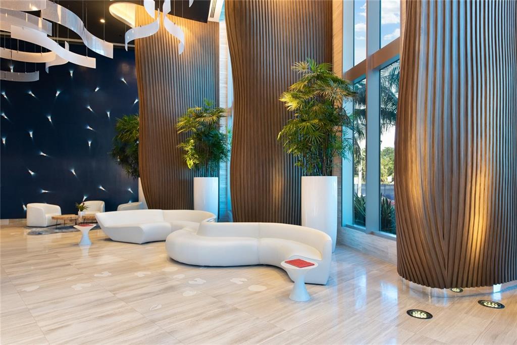 PARAMOUNT - Residential