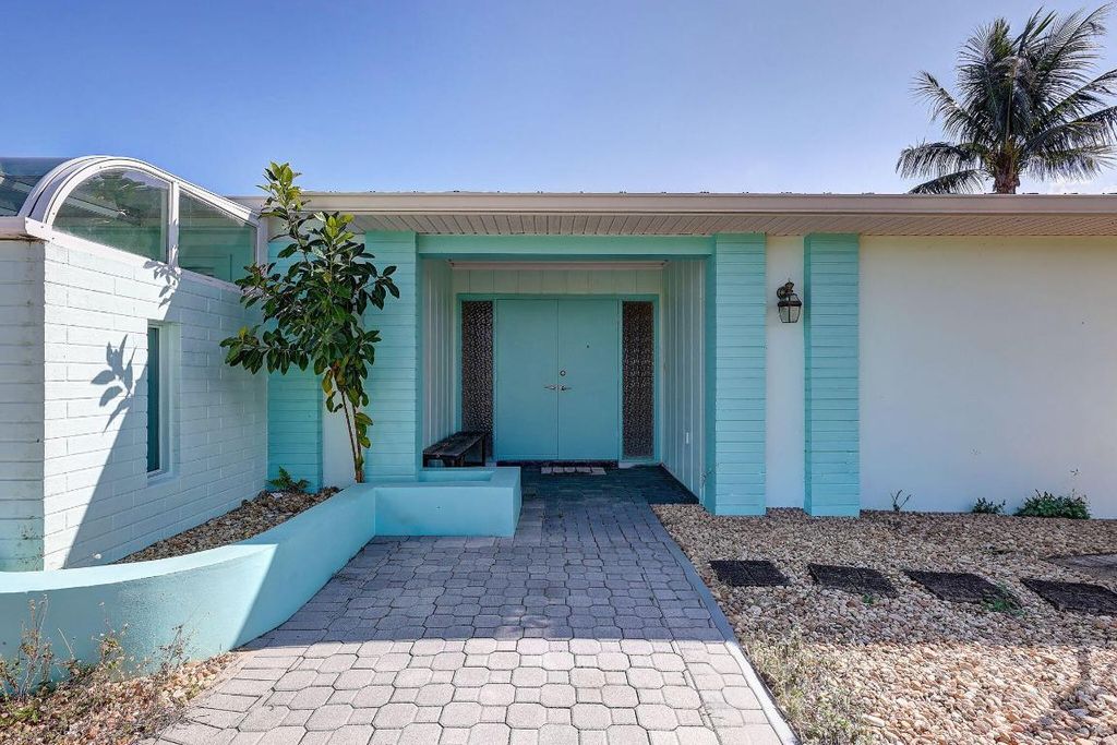 Photo of 683 SE Harborview Drive, Port Saint Lucie, FL 34953 (MLS # R11155605)